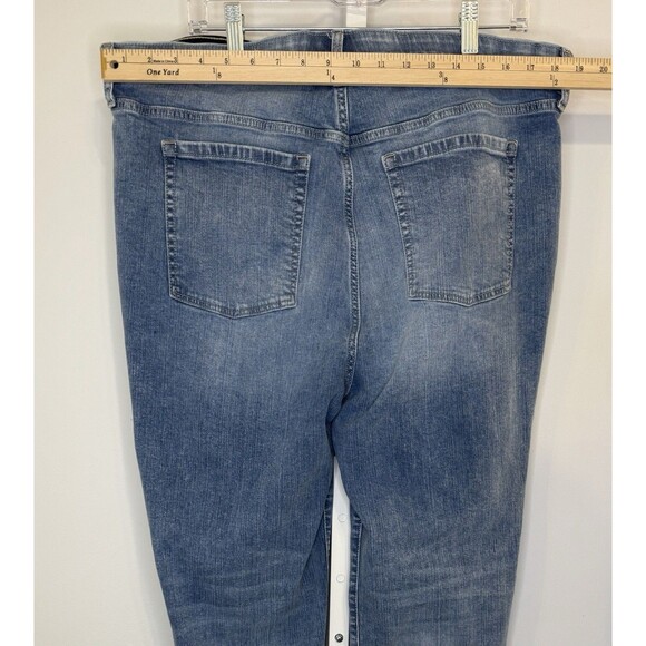 Torrid Women’s Jeans 16R Blue Stretch Denim Mid Rise Straight Leg Classic Fit - Picture 3 of 9